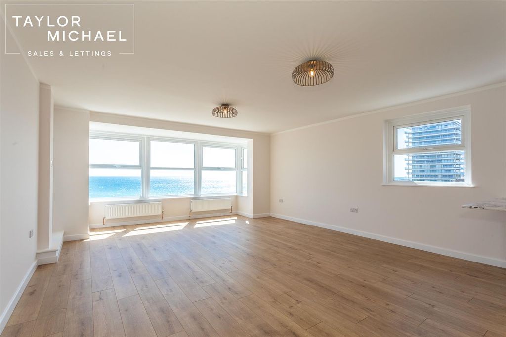 2 bed flat to rentThe Esplanade, Selden, Worthing BN11