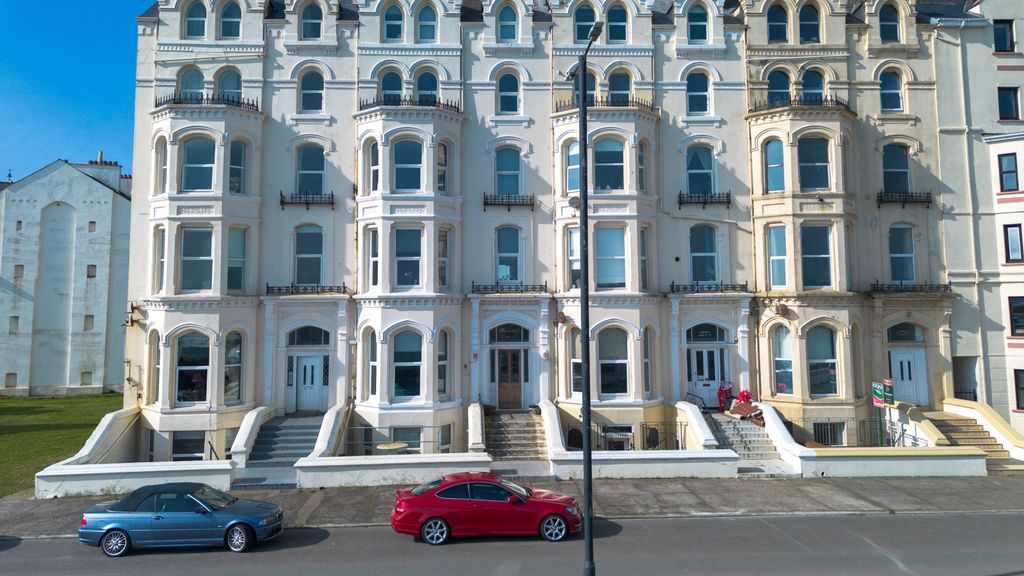1 bed flat to rentApt. 4 Mannix Court, Mooragh Promenade, Ramsey IM8