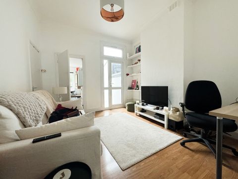Devereux Road SW11