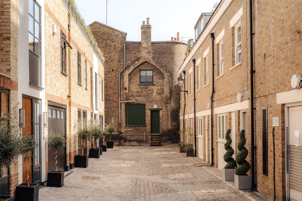 Additional image 25 of 4 bed mews to rentBridstow Place, Notting Hill, London W2