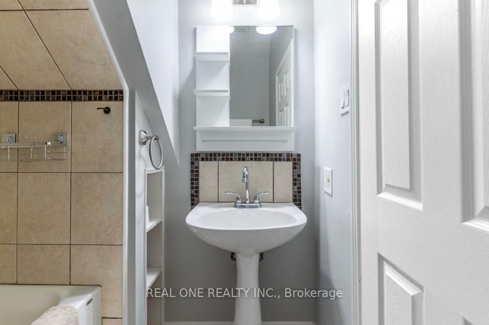 Additional image 6 of Room 1-118 Queen Street S, Hamilton, ON, L8P 3S1