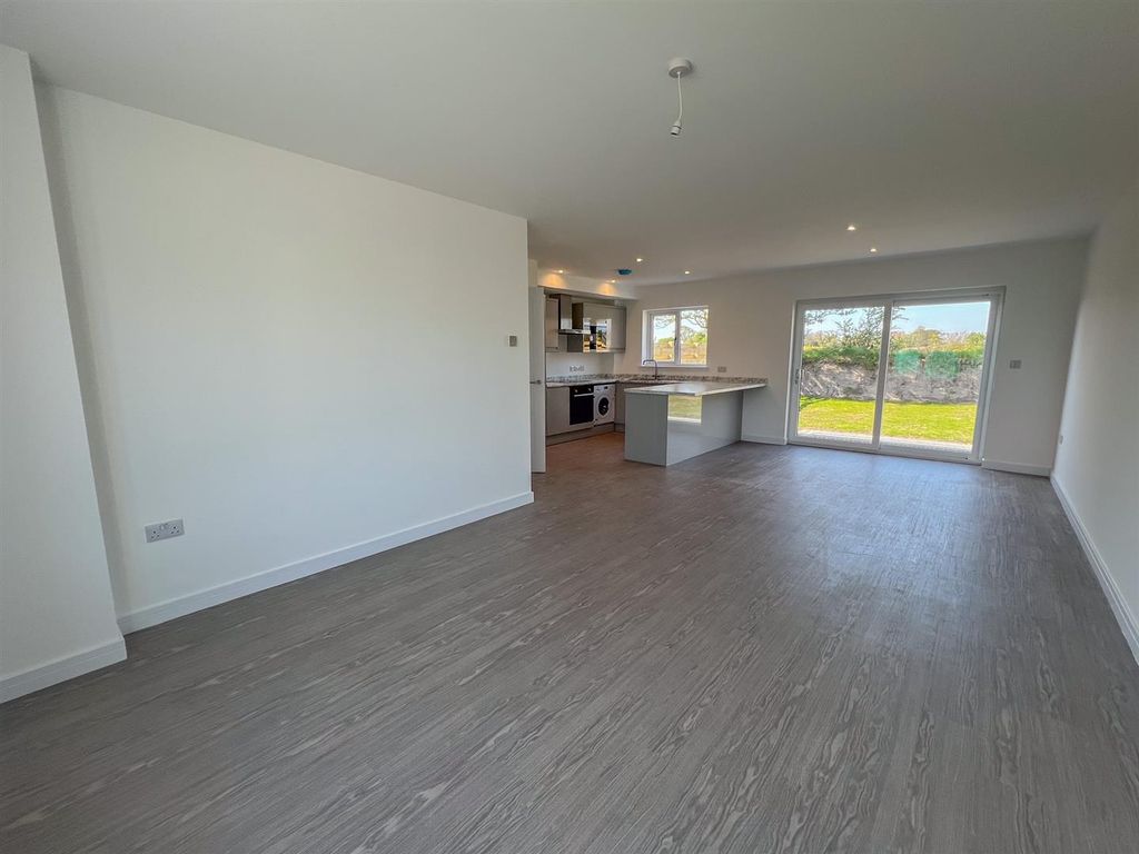 Additional image 2 of 3 bed semi-detached house to rentHouse 22, Oatlands Road, Andreas IM1