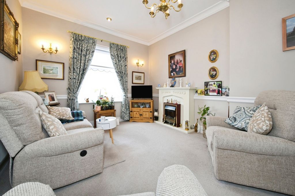Additional image 5 of 2 bed flat for saleAgincourt Square, Monmouth, Monmouthshire NP25