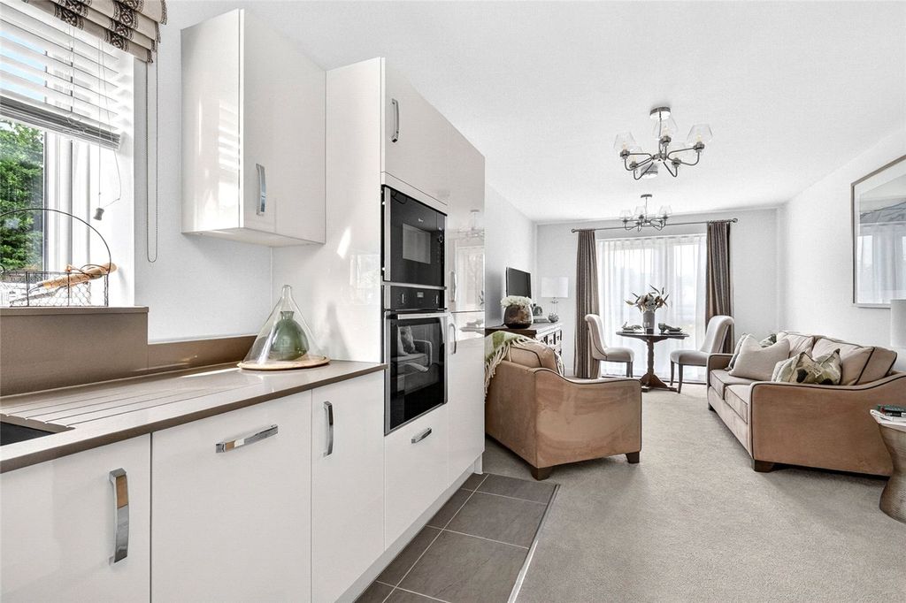 Additional image 4 of 1 bed property to rentQueens Road, Weybridge, Surrey KT13