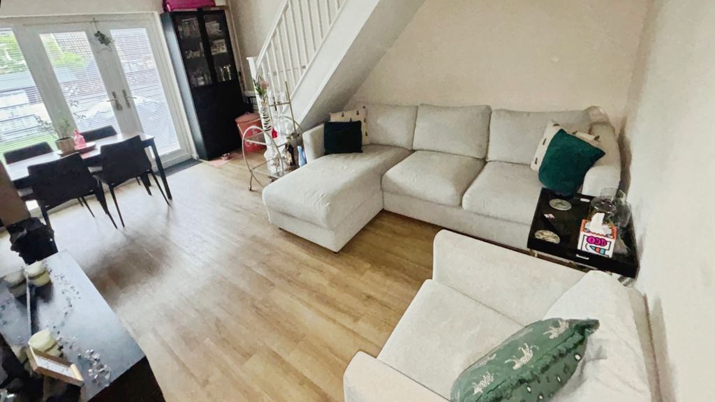 2 bed semi-detached house to rentHeol Yr Eglwys, Bridgend CF32