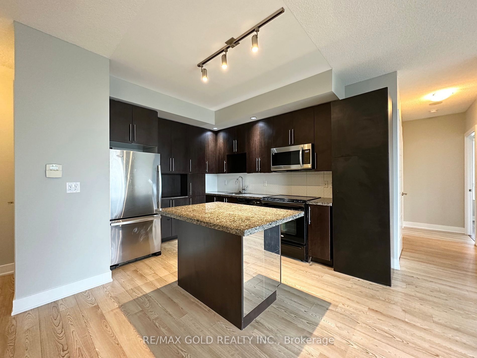 Additional image 5 of 904-28 Linden Street, Toronto, ON, M4Y 0A4