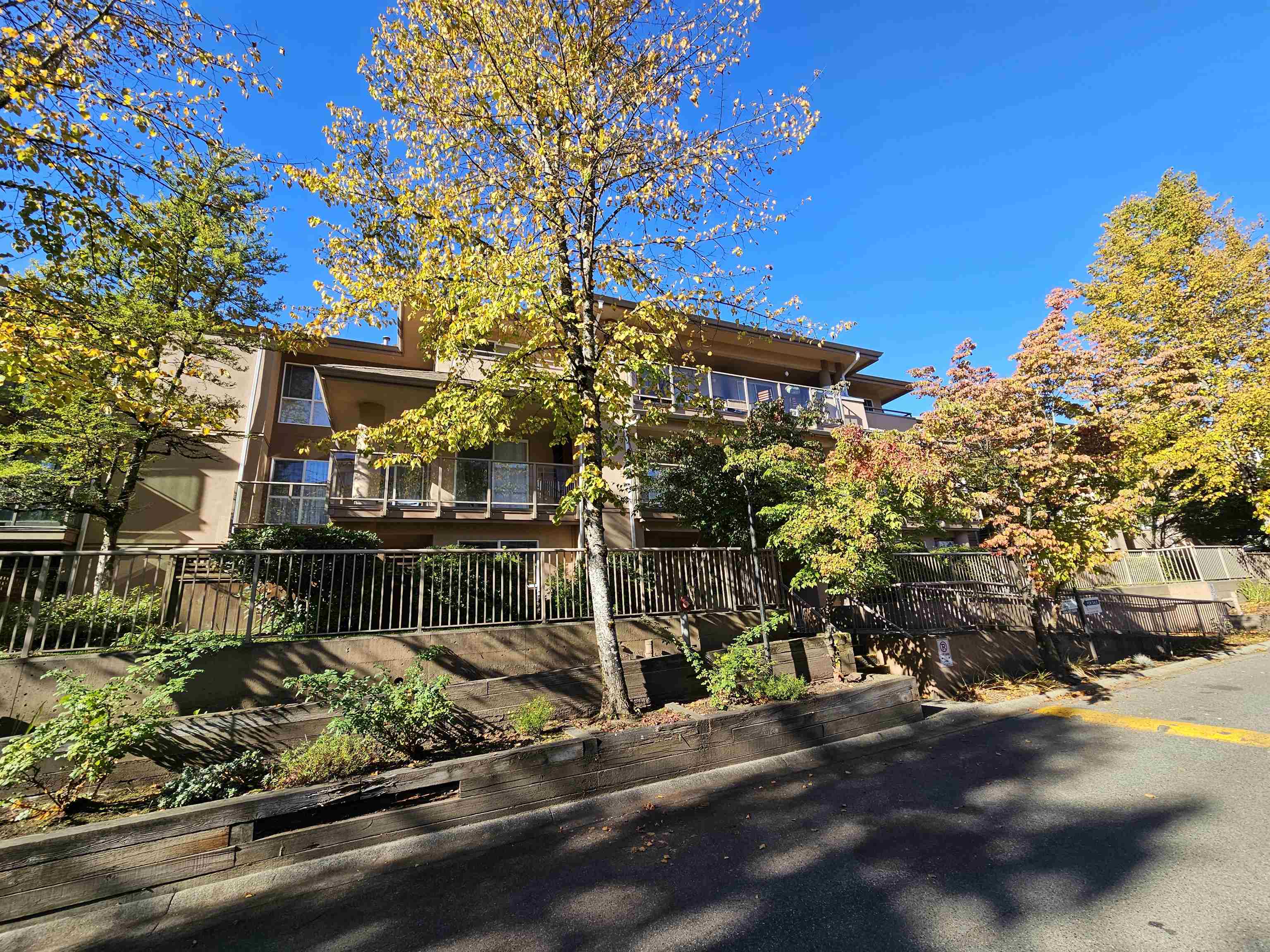 302-14980 101a Avenue, Surrey, BC, V3R 0T1
