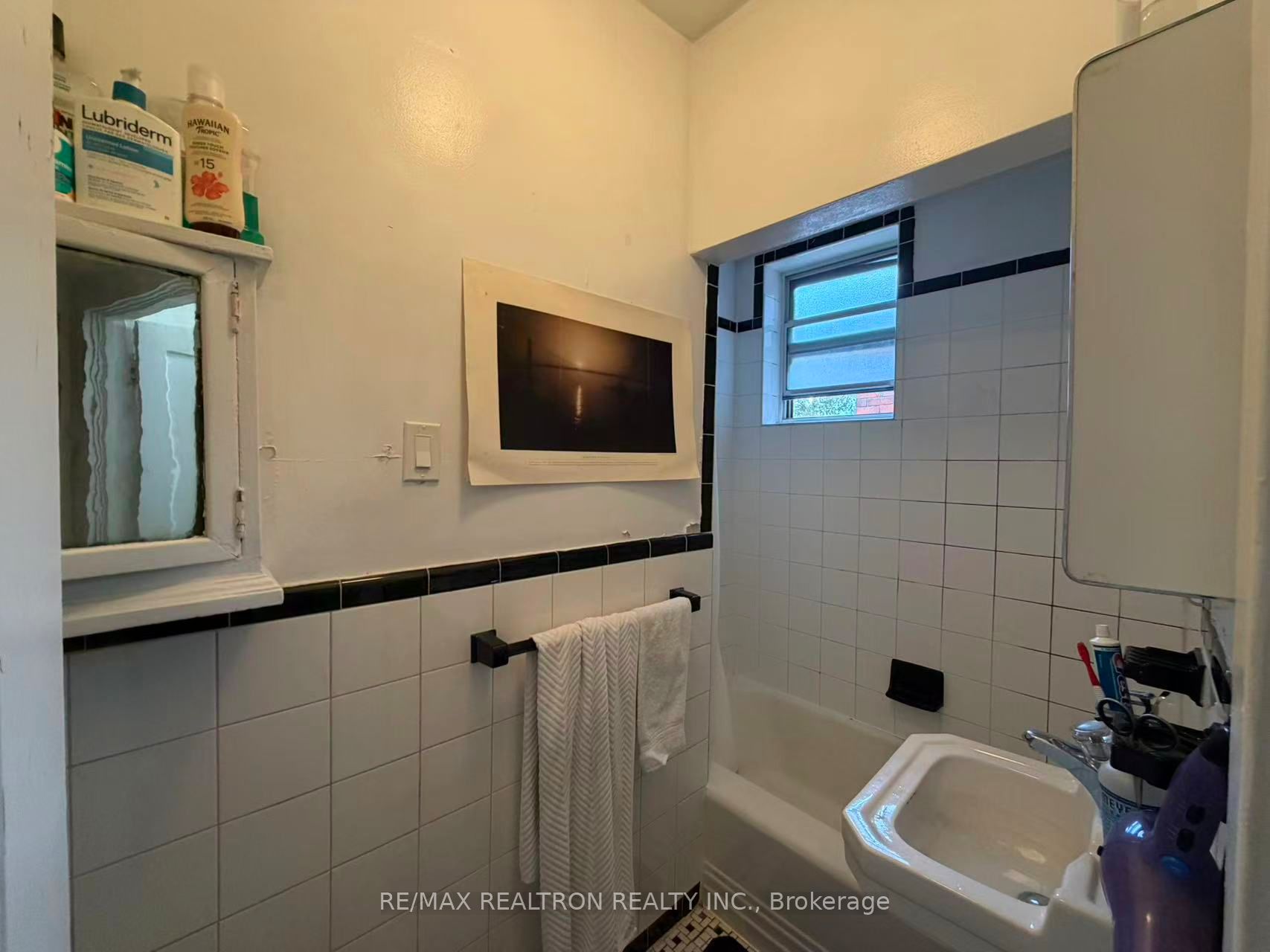 Additional image 4 of 4-108 Admiral Road, Toronto, ON, M5R 2L6
