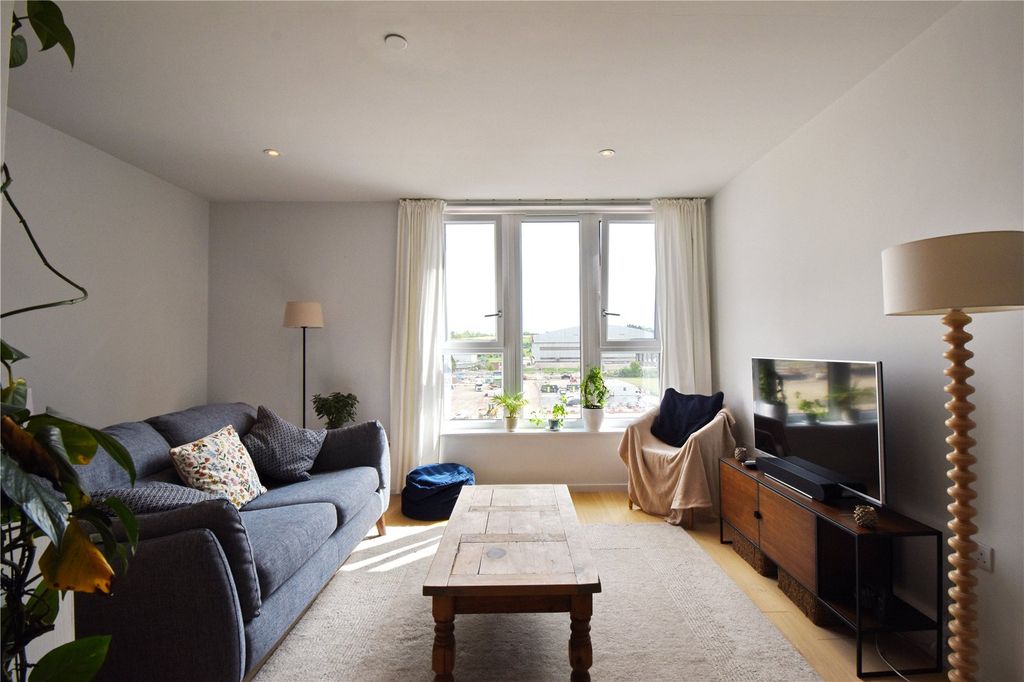 Additional image 8 of 2 bed flat to rentRunway Avenue, Patchway, Bristol, Gloucestershire BS34