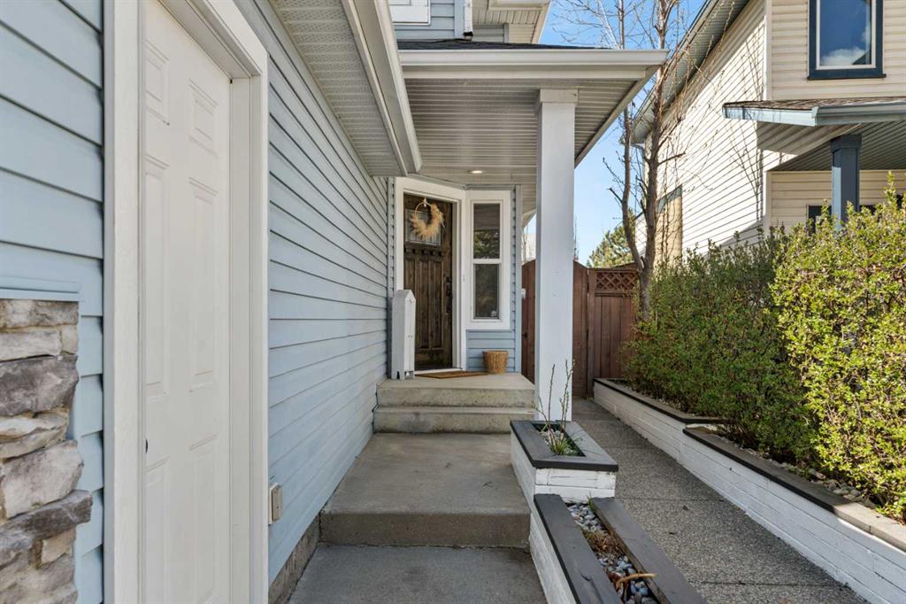 Additional image 3 of 200 Douglas Ridge Circle SE, Calgary, AB, T2Z3C4