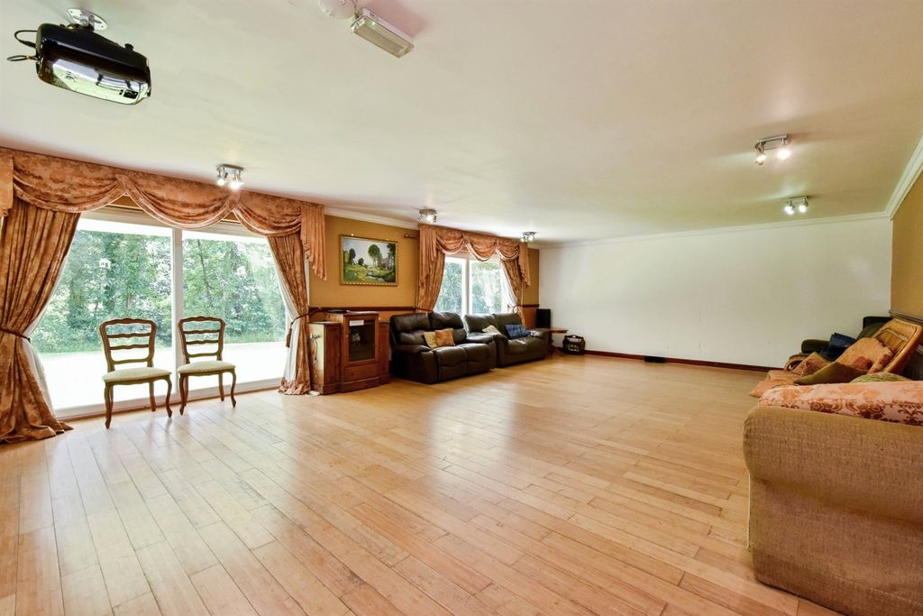 Additional image 8 of 6 bed property to rentTabernacle Road, Ammanford SA18