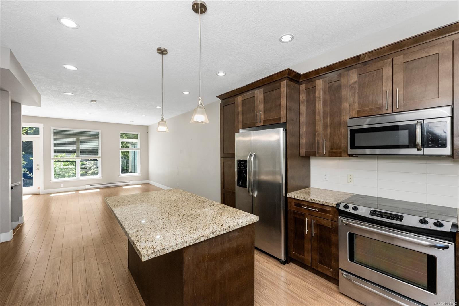 Additional image 5 of 3-2918 Shelbourne Street, Victoria, BC, V8R 4M6