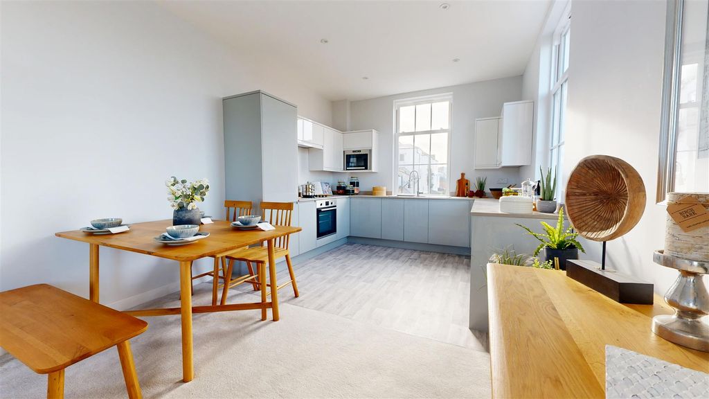 Additional image 4 of 2 bed flat for saleFlat 8 Sunnybank, 4-6 Wyke Road, Weymouth DT4