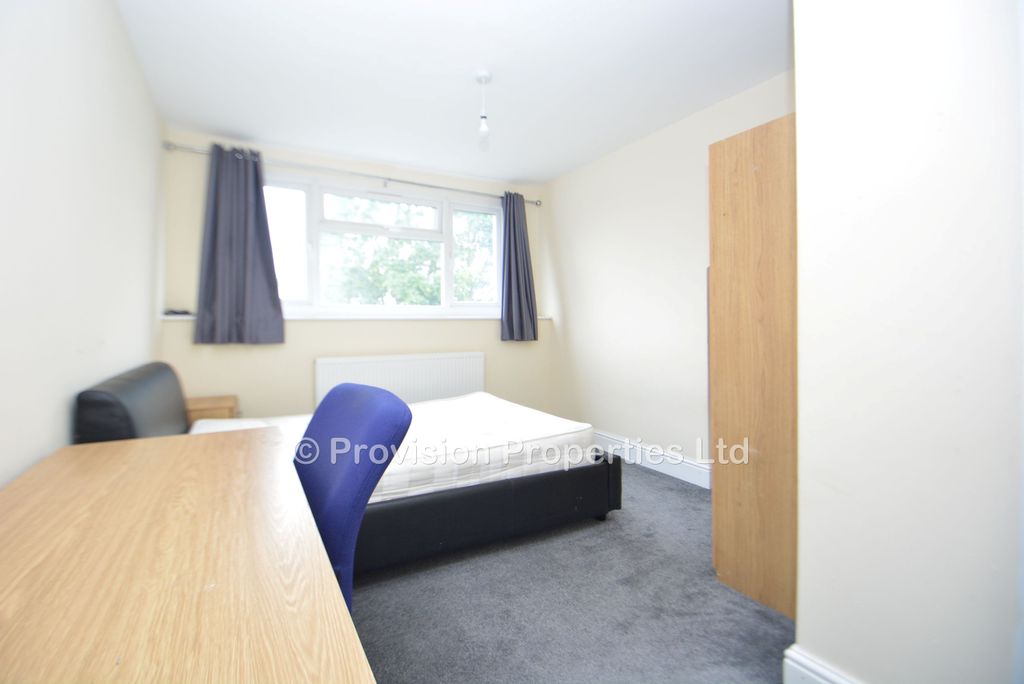 Additional image 12 of 7 bed semi-detached house to rentSt Michaels Lane, Headingley, Leeds LS6