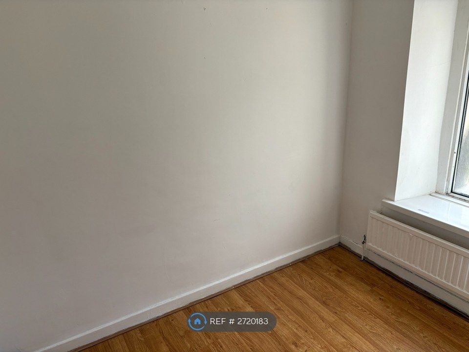 Additional image 2 of 2 bed terraced house to rentKing St, Neath SA11