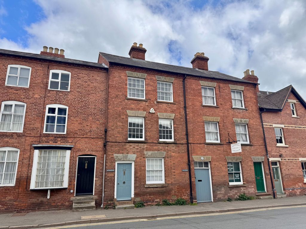 3 bed terraced house to rentThe Homend, Ledbury, Herefordshire HR8