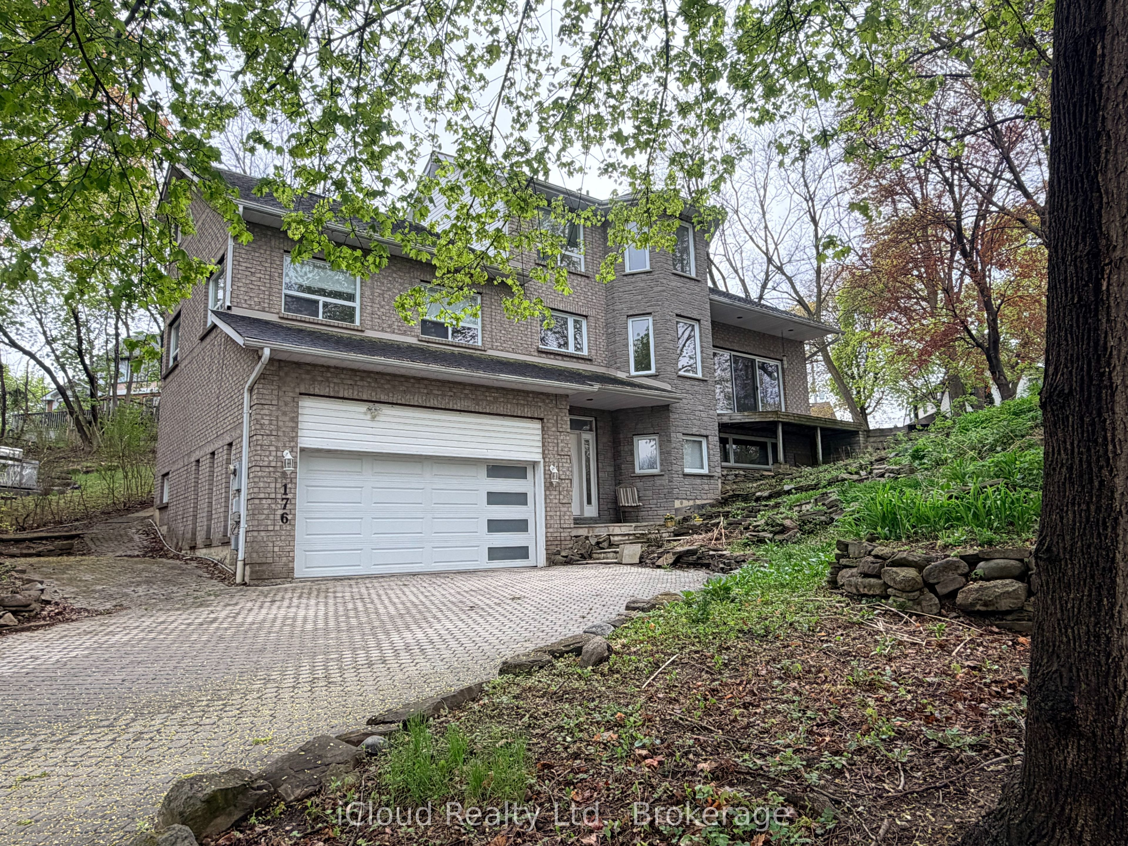 176 Wyndham Street, Mississauga, ON, L5M 1N5