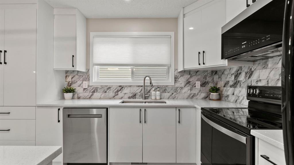 Additional image 2 of 2416 Woodview Drive SW, Calgary, AB, T2W 4X7