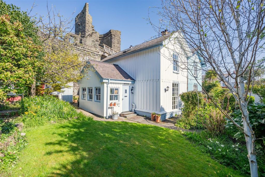 2 bed semi-detached house for saleUppergate Street, Conwy LL32