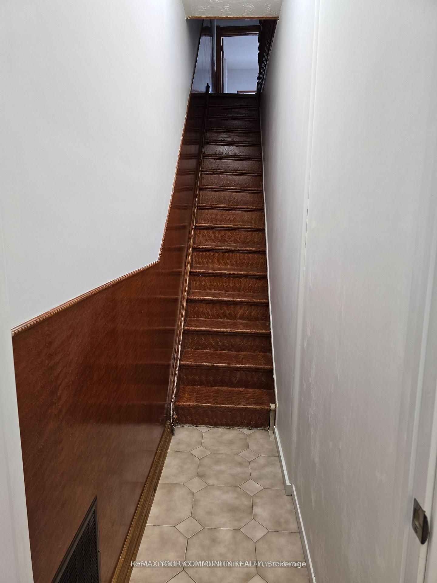 Additional image 3 of 2nd Floor-46 Ulster Street, Toronto, ON, M5S 1E3