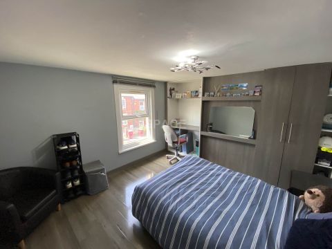 Donnington Gardens, University, Reading, Berkshire RG1