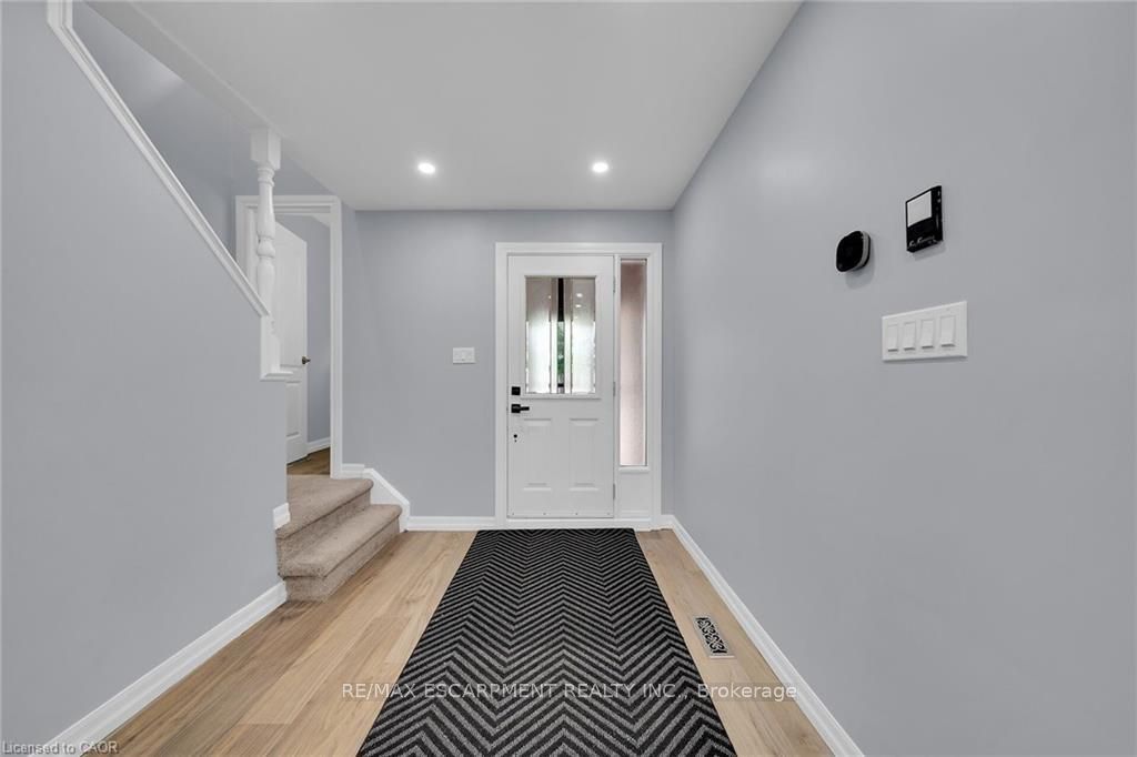 Additional image 3 of 4-451 Woodview Road, Burlington, ON, L7N 2Z9