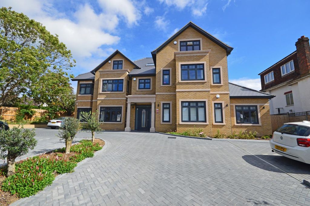 2 bed flat to rentMillway, Mil Hill NW7 photo 2