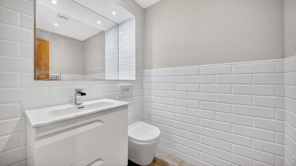 Additional image 6 of 5 bed detached house to rentLeeds Road, Bramhope, Leeds, West Yorkshire LS16