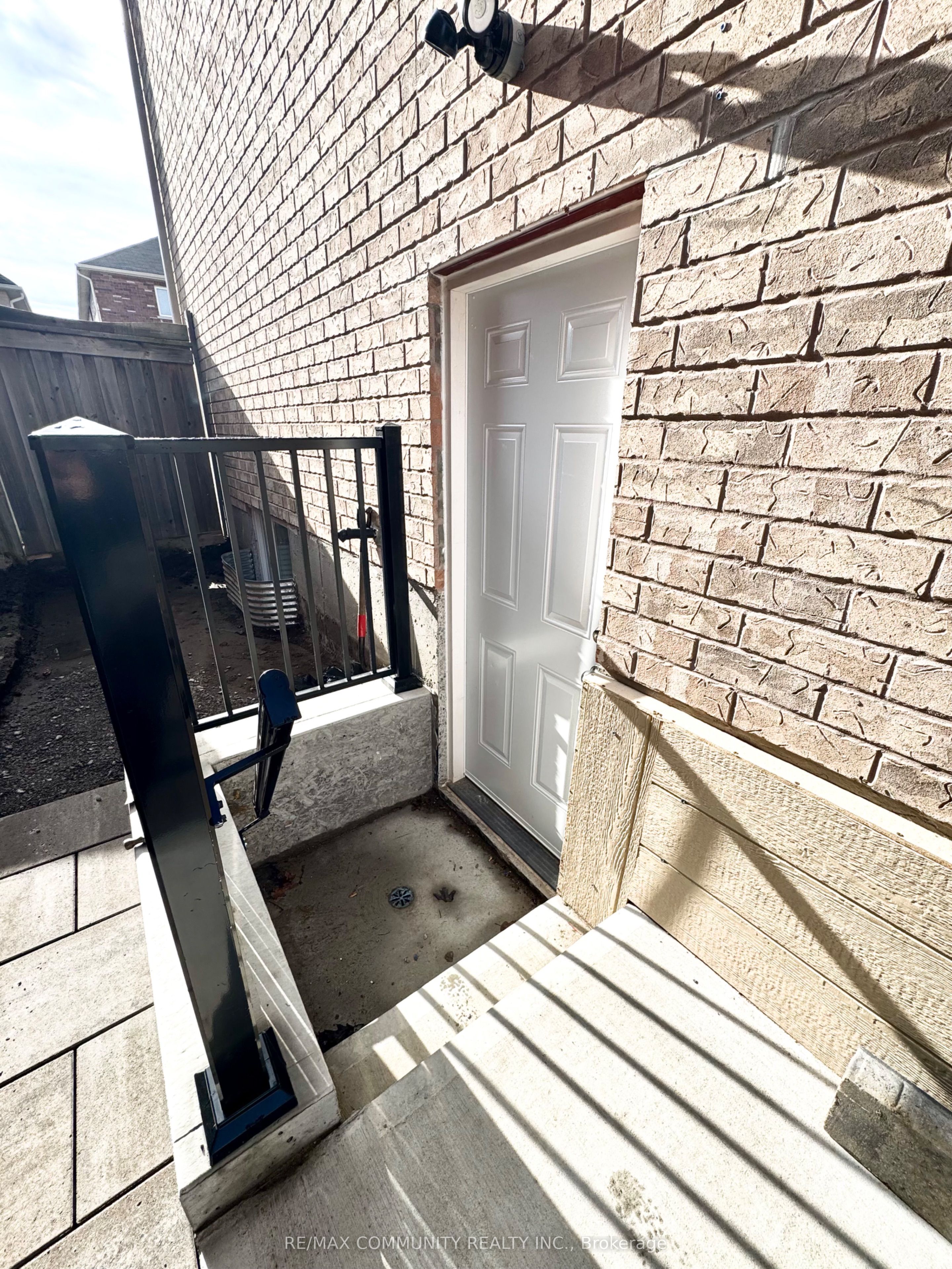 Additional image 5 of 4 Campview Street, Whitby, ON, L1R 0K5