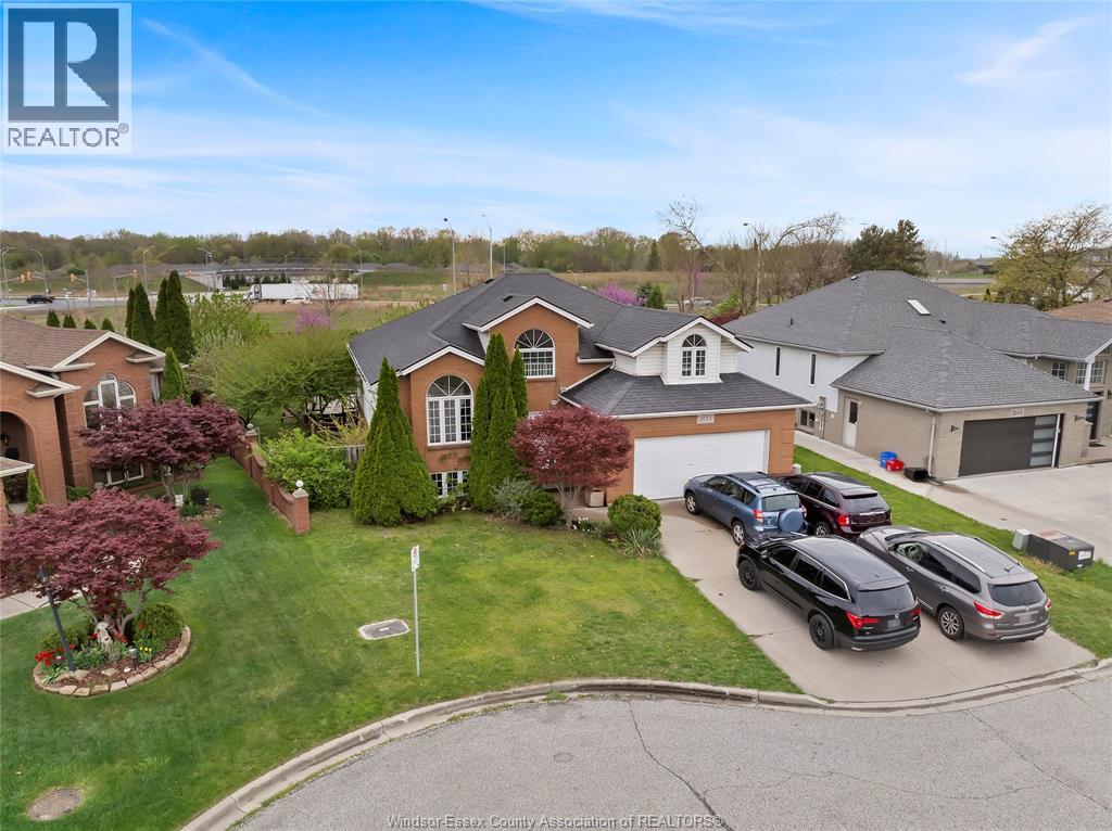 2653 Preston , Windsor, ON, N9E4N8