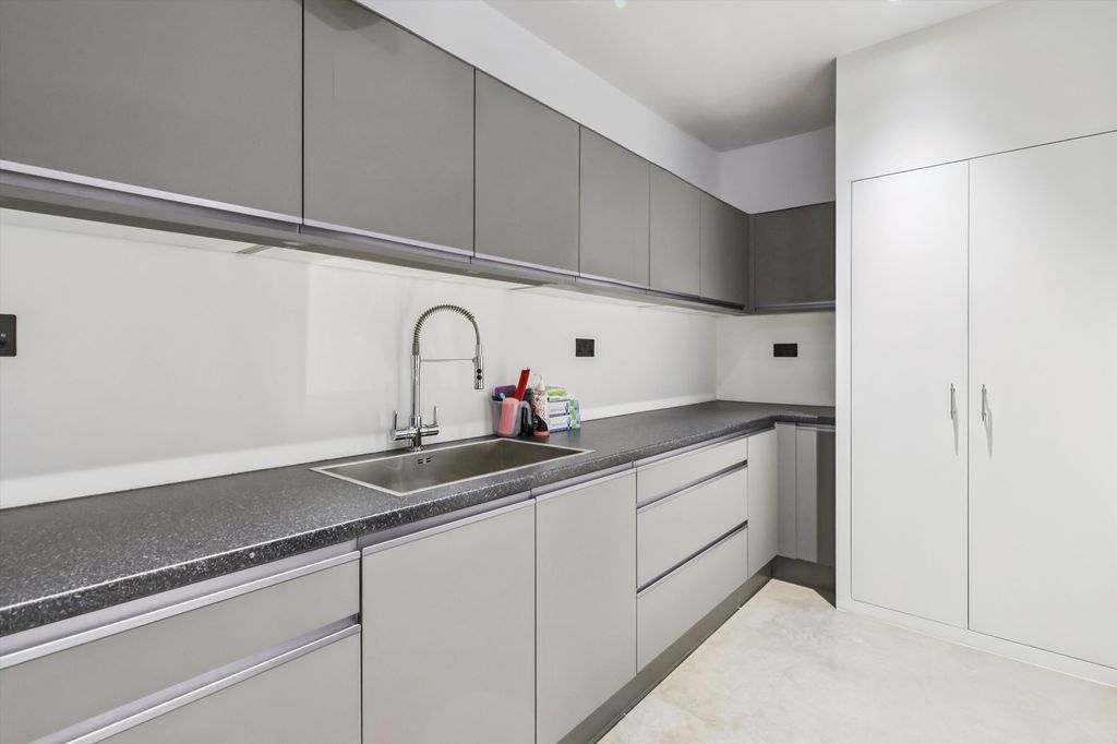 Additional image 23 of 5 bed detached house to rentLondon Road, Windlesham, Surrey GU20