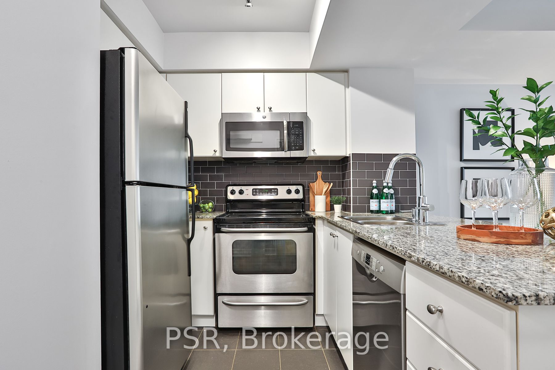 Additional image 4 of 1011-8 Scollard Street, Toronto, ON, M5R 1M2