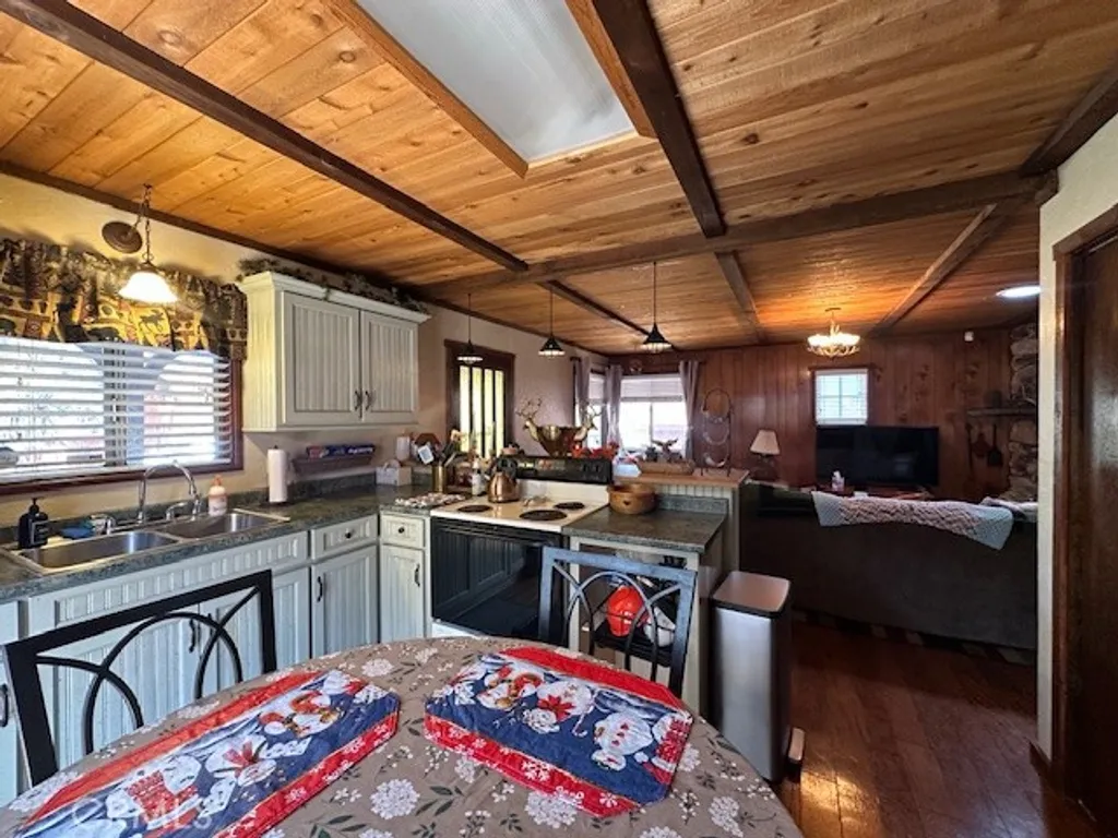 Additional image 19 of 245 Sunset Ln, Sugarloaf, CA 92386