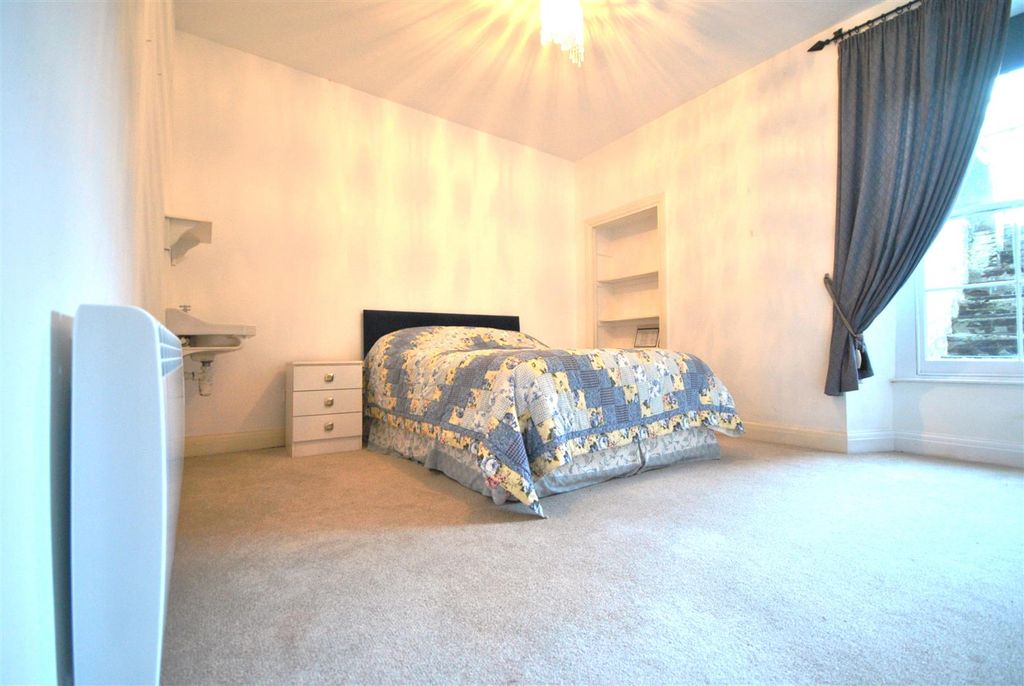 Additional image 8 of 2 bed flat to rentThe Esplanade, Tenby SA70