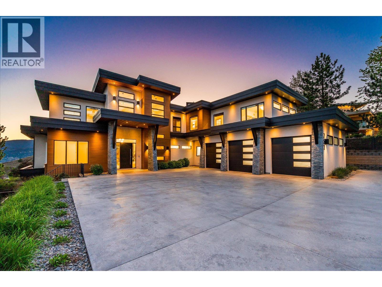 752 Highpointe Place, Kelowna, BC, V1V2Y3