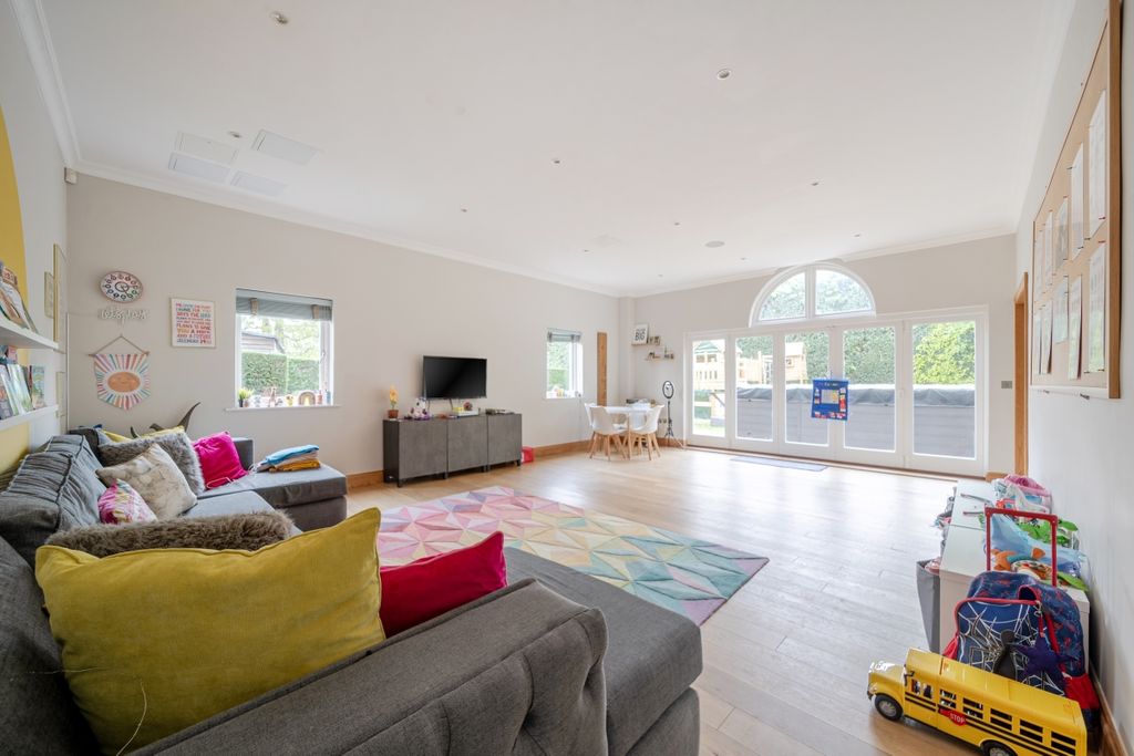Additional image 8 of 6 bed detached house to rentPenn Road, Knotty Green, Beaconsfield HP9