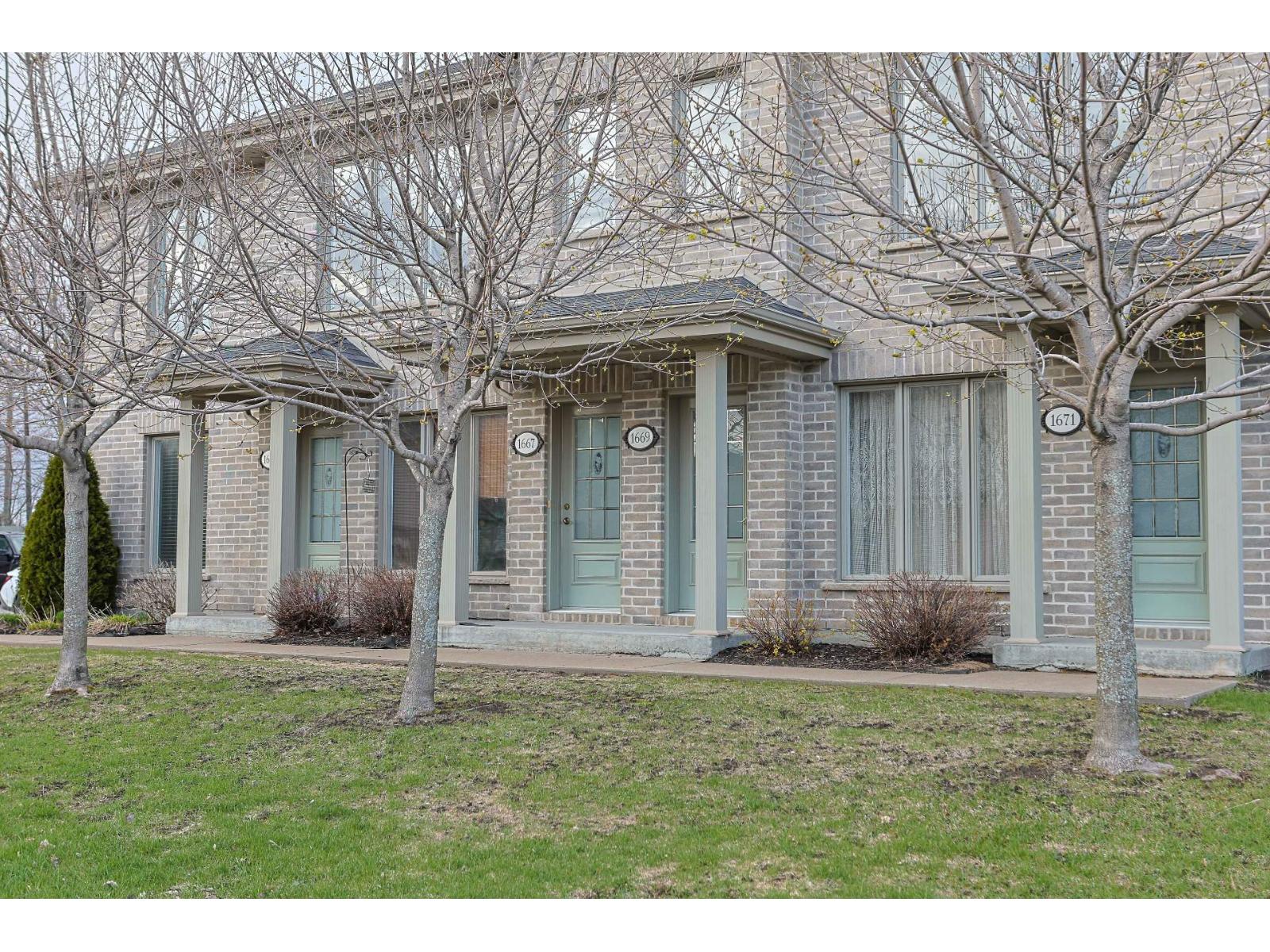 1669 Rue P.-A.-Gouin