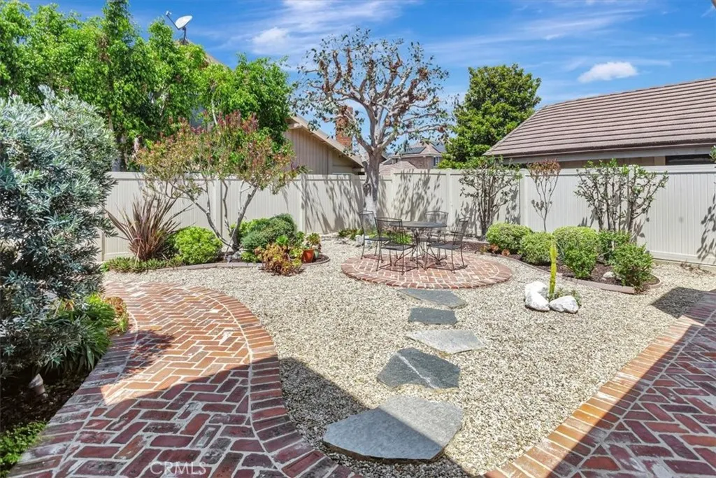 Additional image 6 of 1104 Dennis Drive, Costa Mesa, CA 92626