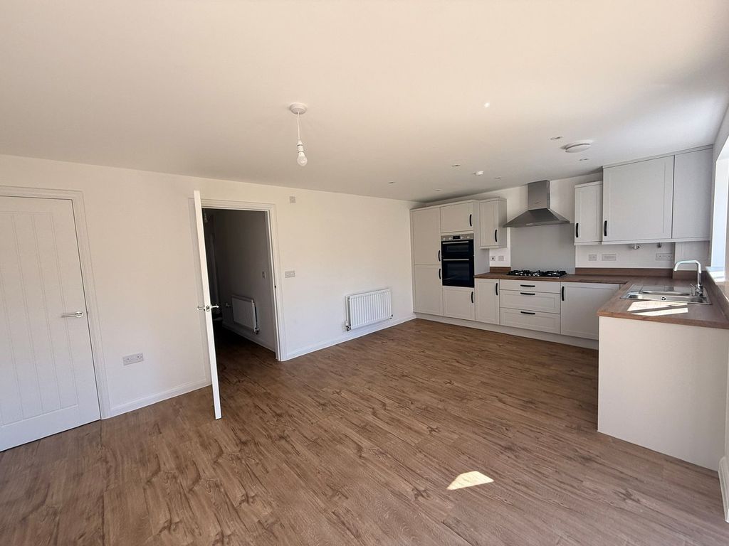 Additional image 5 of 4 bed detached house to rentCelandine Gardens, Priors Hall Park, Corby NN17