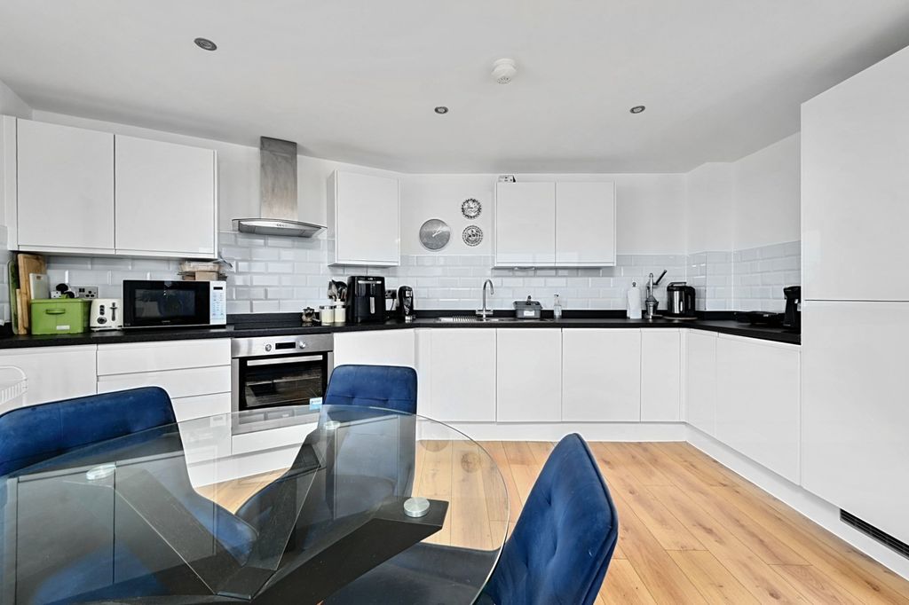 Additional image 8 of 3 bed flat to rentMariner Point, 83 Brighton Road, Shoreham BN43
