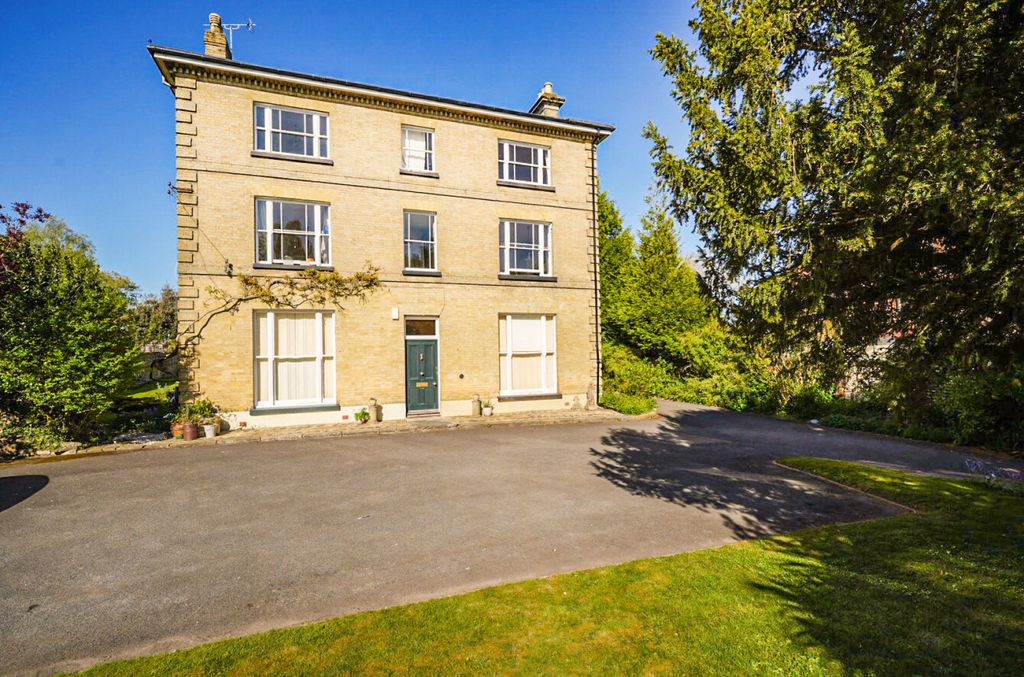 2 bed flat for saleClifton Road, Winchester, Hampshire SO22