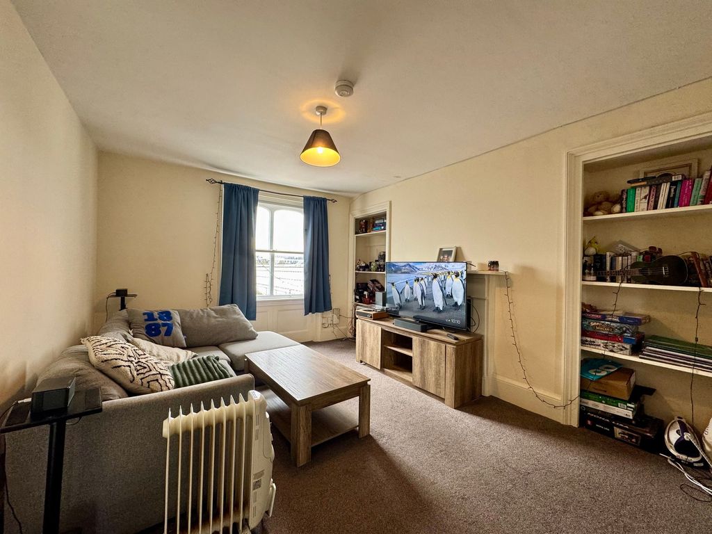 Additional image 4 of 2 bed flat to rent39 Halkett Place, St Helier JE2
