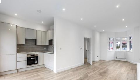 Bullsmoor Gardens, Waltham Cross EN8, Waltham Cross, New home