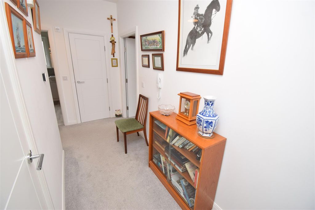 Additional image 4 of 2 bed flat for sale10 Broomhall Court, Inverness IV2