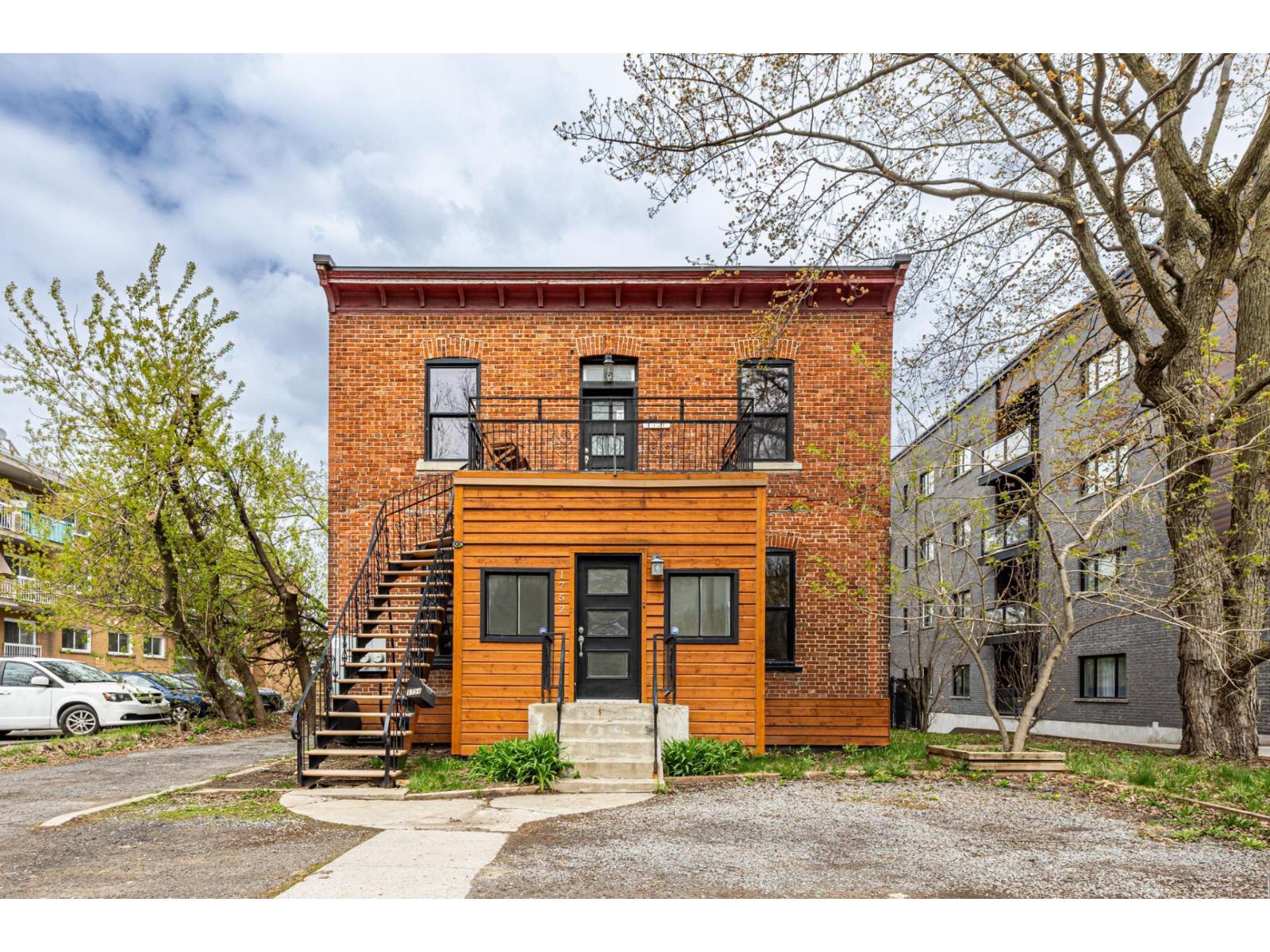 1754 Av. Victoria
