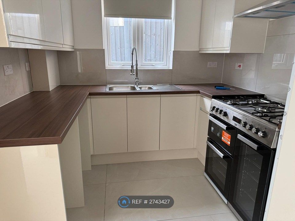 Additional image 5 of 7 bed end terrace house to rentInglehurst Gardens, Ilford IG4
