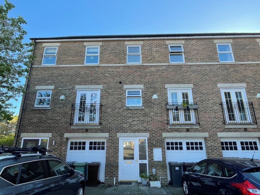 4 bed detached house to rentCarisbrooke Road, Leeds, West Yorkshire LS16