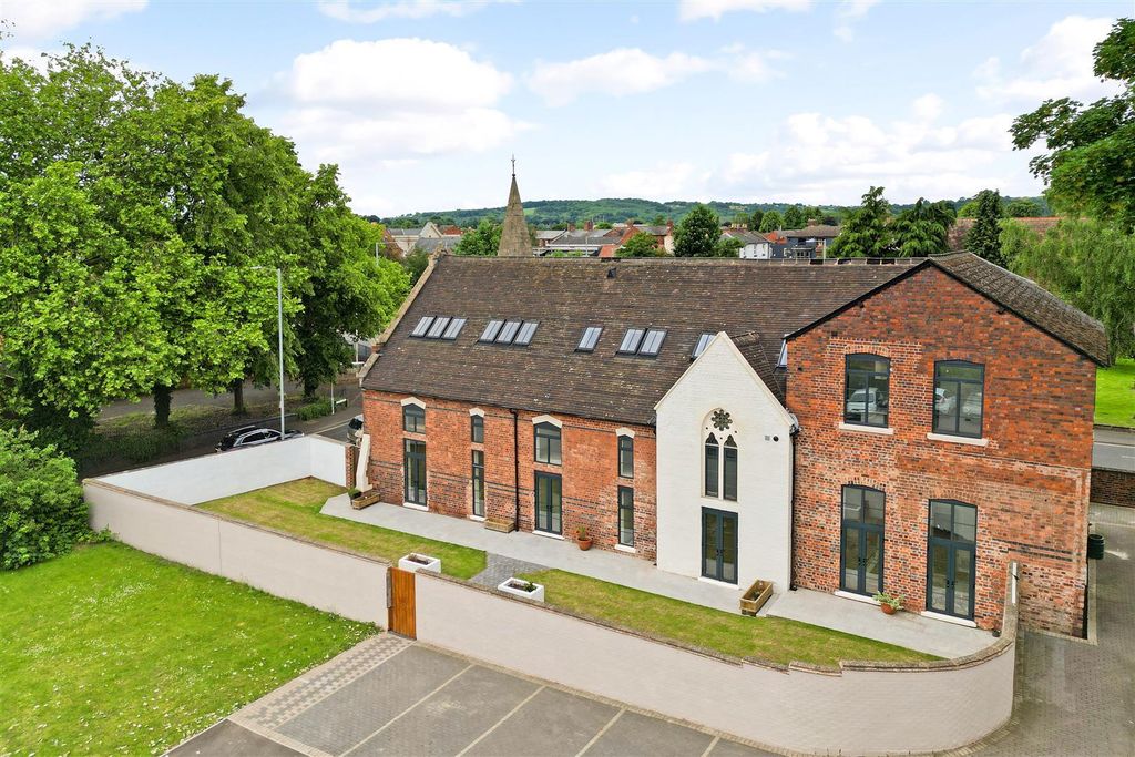 4 bed flat to rent32 Vale Road, St Wulstans Apartments, Stourport On Severn DY13