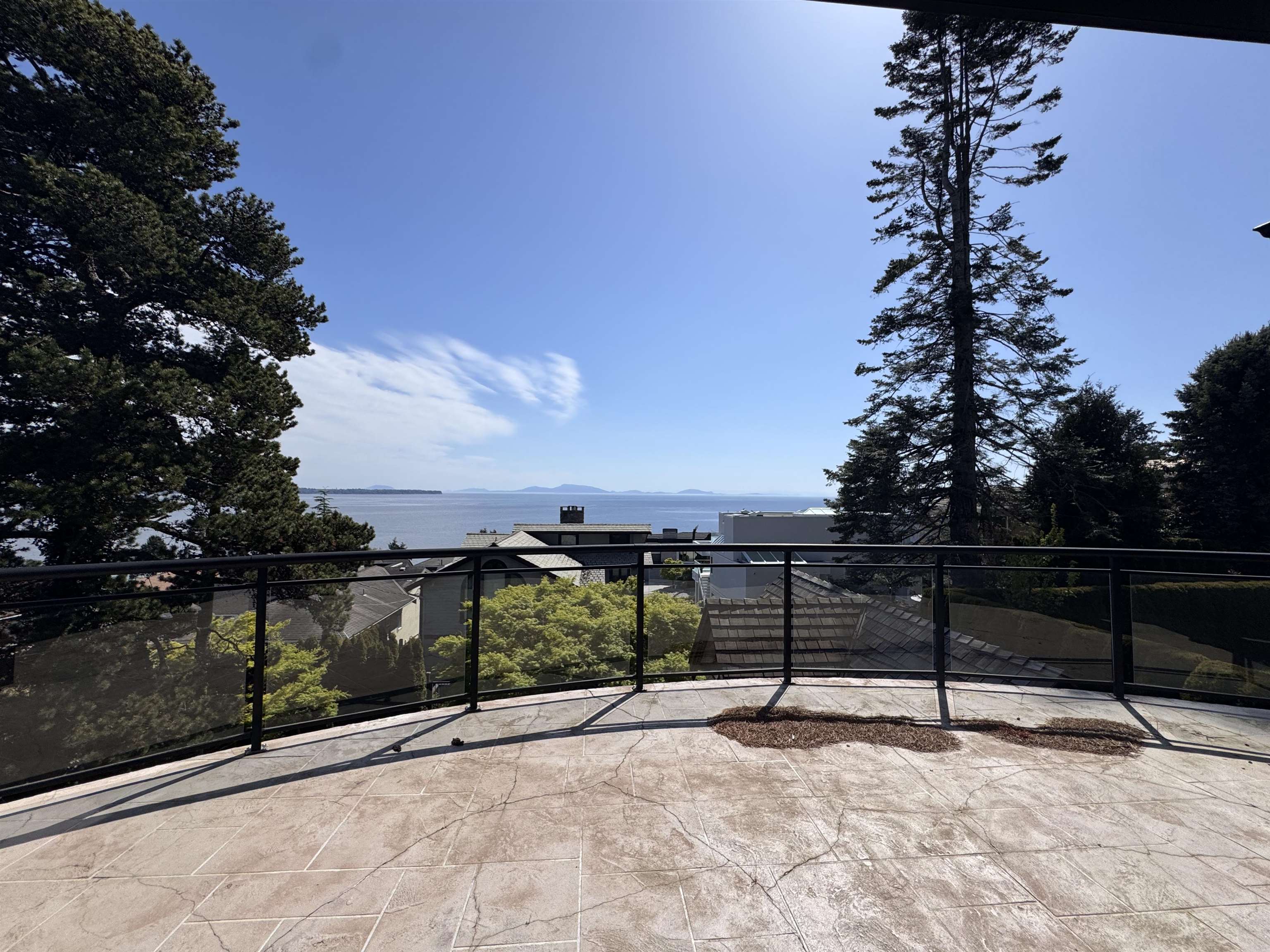 Additional image 2 of 13136 Marine Drive, Surrey, BC, V4A 1E7