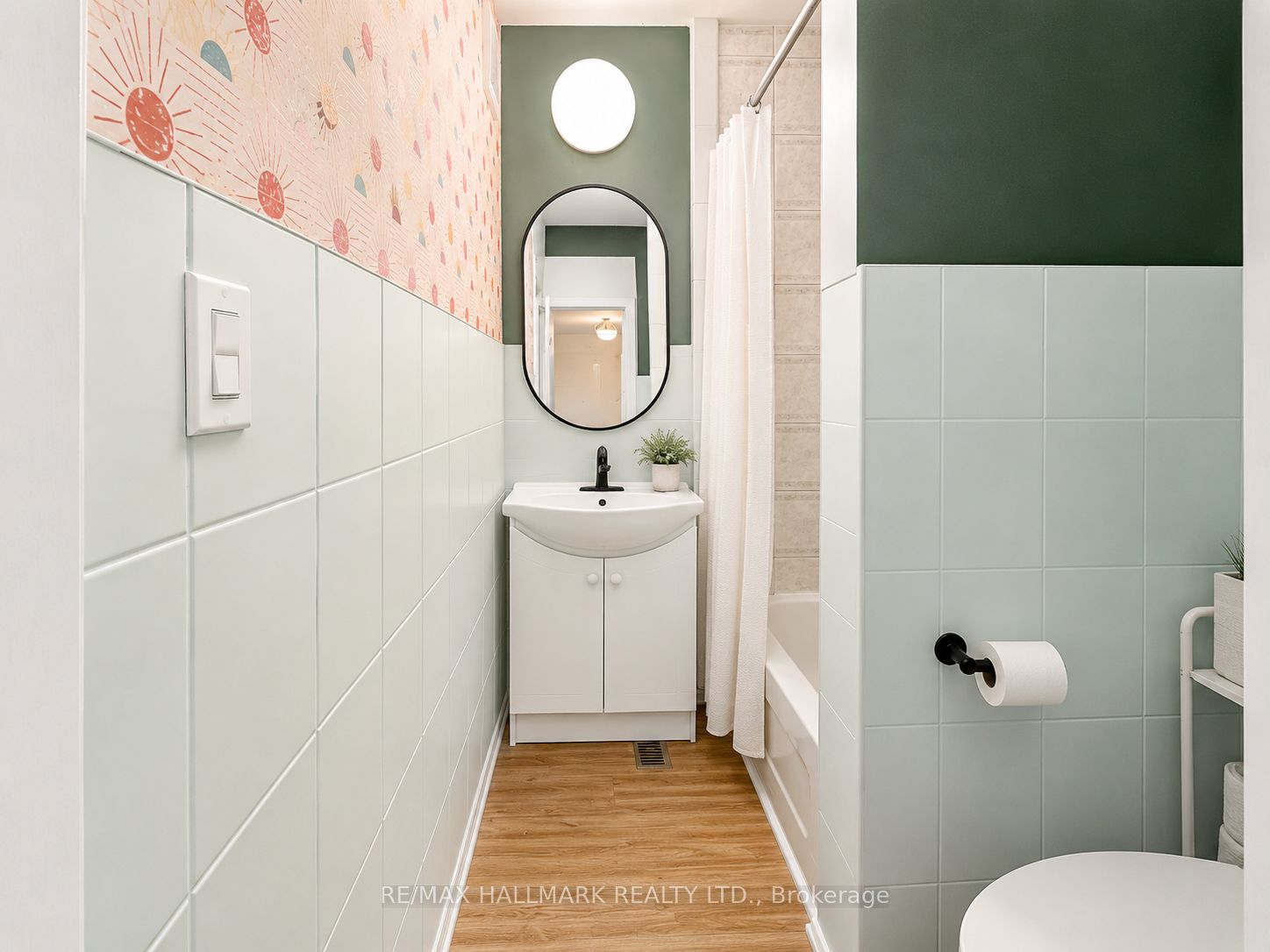 Additional image 5 of Main Rm 1-866 Bathurst Street, Toronto, ON, M5R 3G3